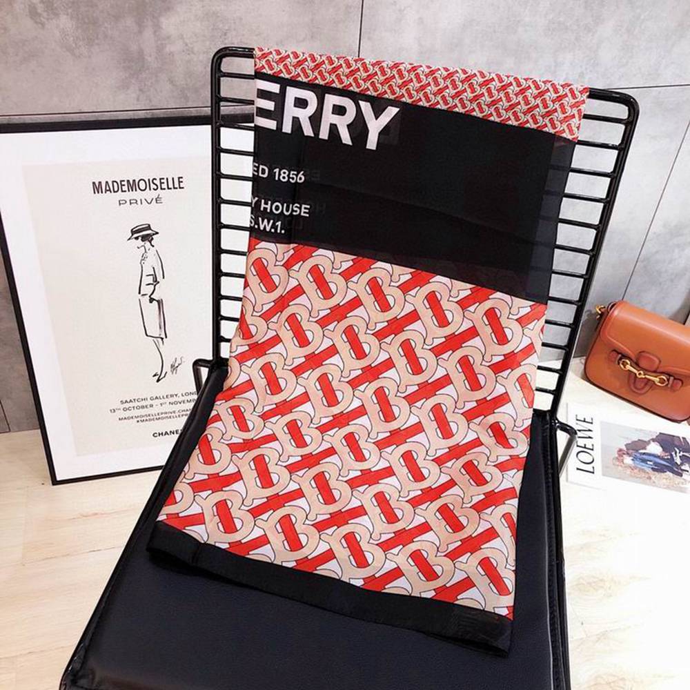 Bv*b*rry Scarf